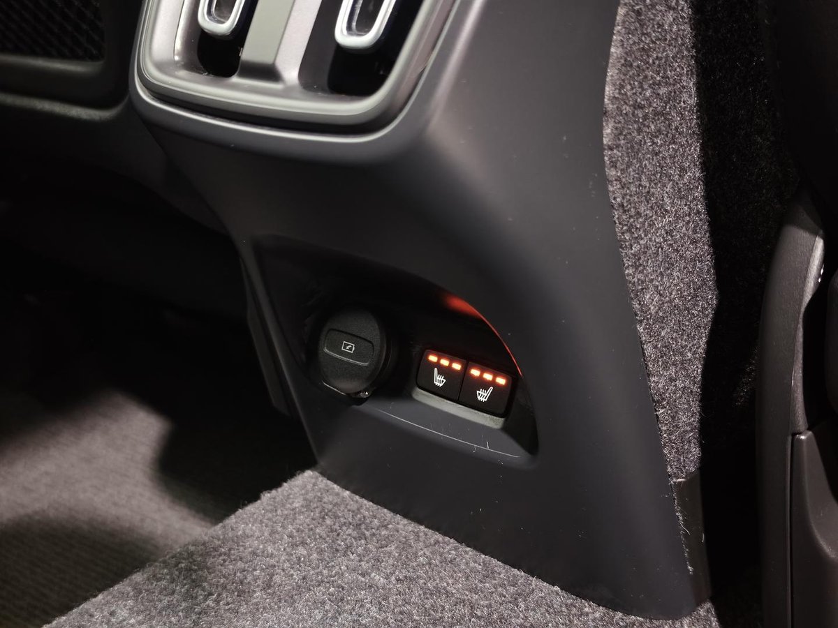 2025 Volvo XC40 Ultra B4 Dark MY25 AWD image 19