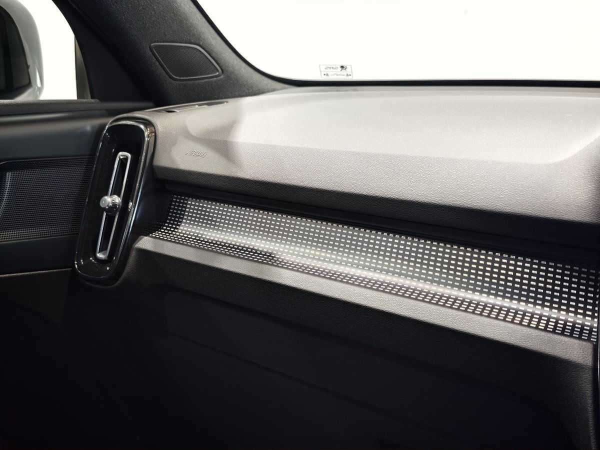 2025 Volvo XC40 Ultra B4 Dark MY25 AWD image 21