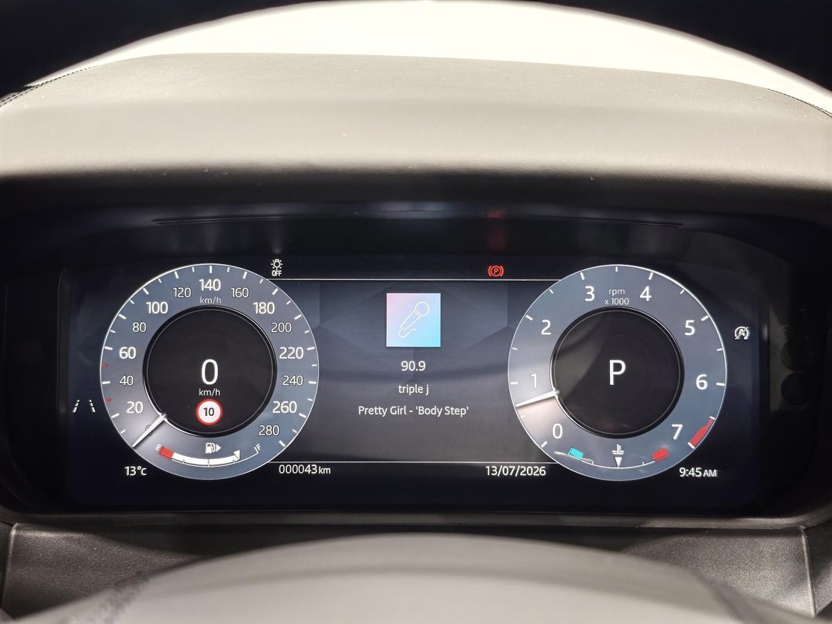 2025 Land Rover Range Rover Velar P250 Dynamic SE L560 MY26.5 AWD image 16