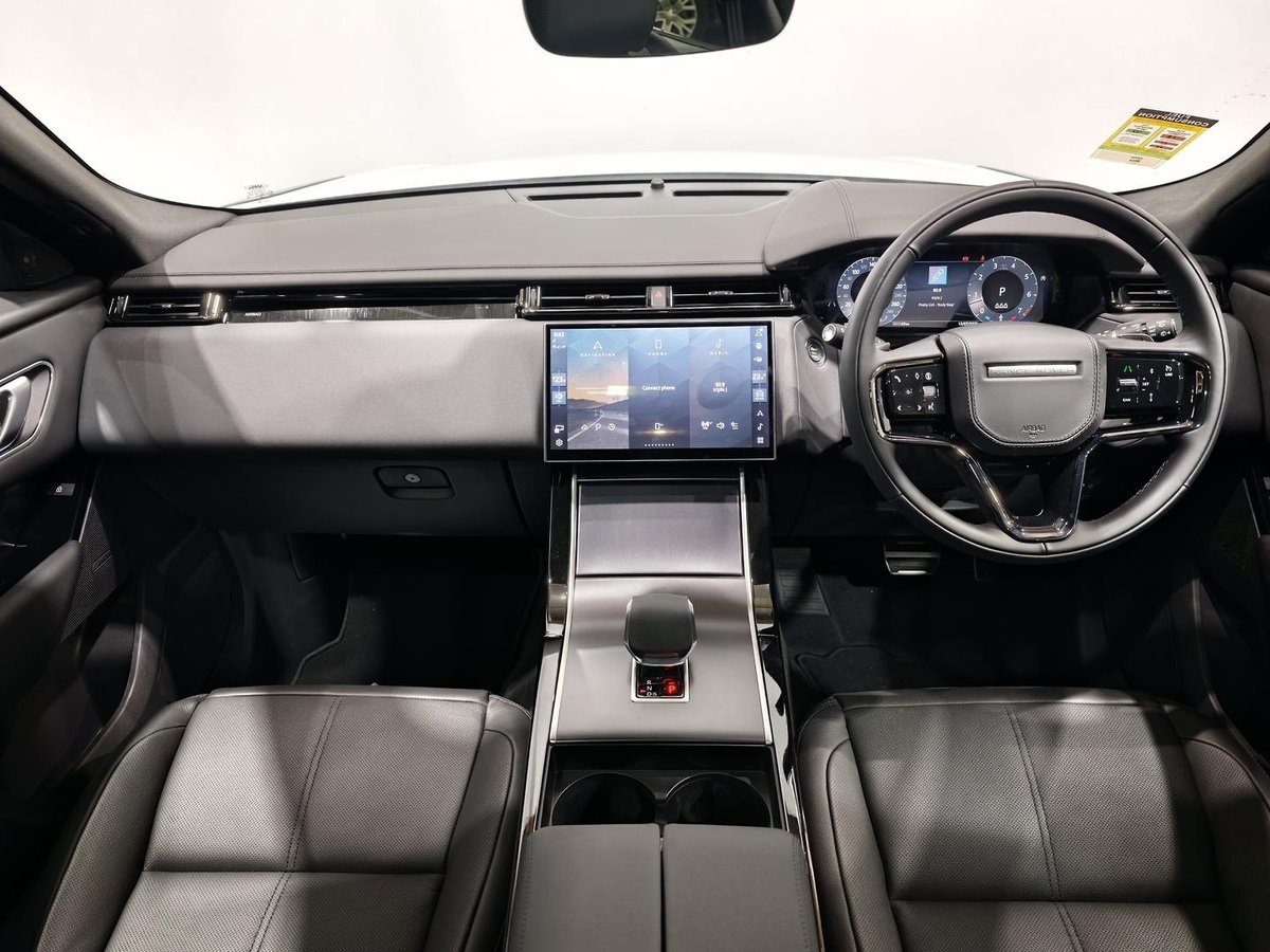 2025 Land Rover Range Rover Velar P250 Dynamic SE L560 MY26.5 AWD image 9