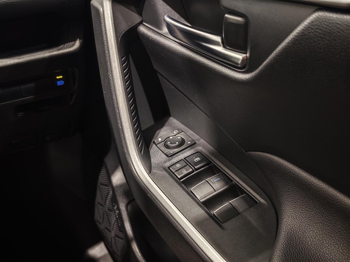 2021 Toyota RAV4 GXL MXAA52R image 15
