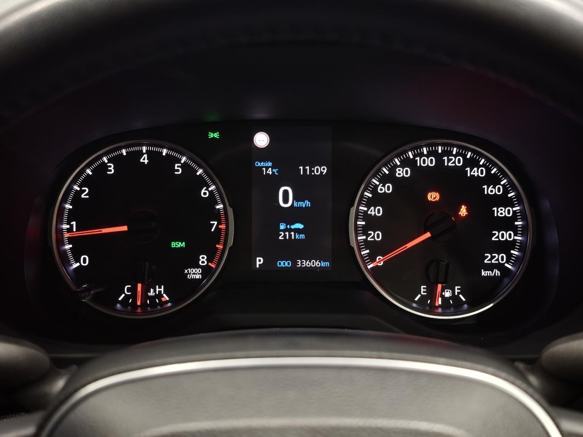 2021 Toyota RAV4 GXL MXAA52R image 9