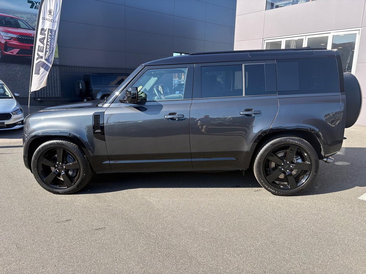 2026 Land Rover Defender 110 P425 X-Dynamic SE L663 MY26 AWD image 10