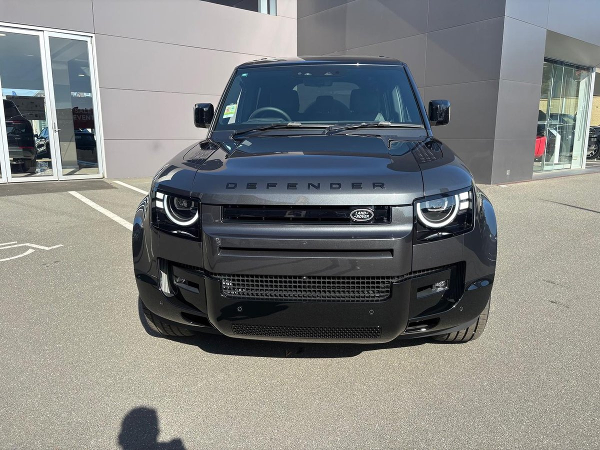 2026 Land Rover Defender 110 P425 X-Dynamic SE L663 MY26 AWD image 7