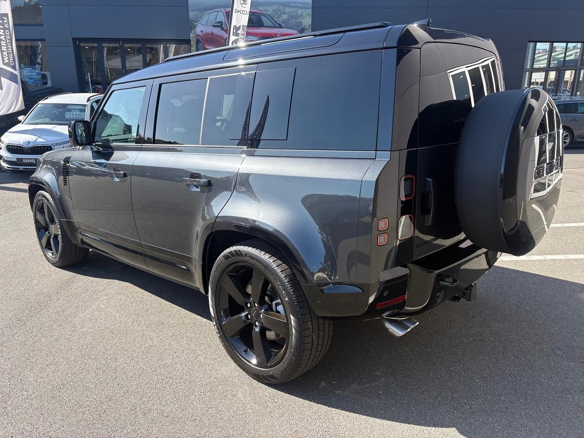 2026 Land Rover Defender 110 P425 X-Dynamic SE L663 MY26 AWD image 12