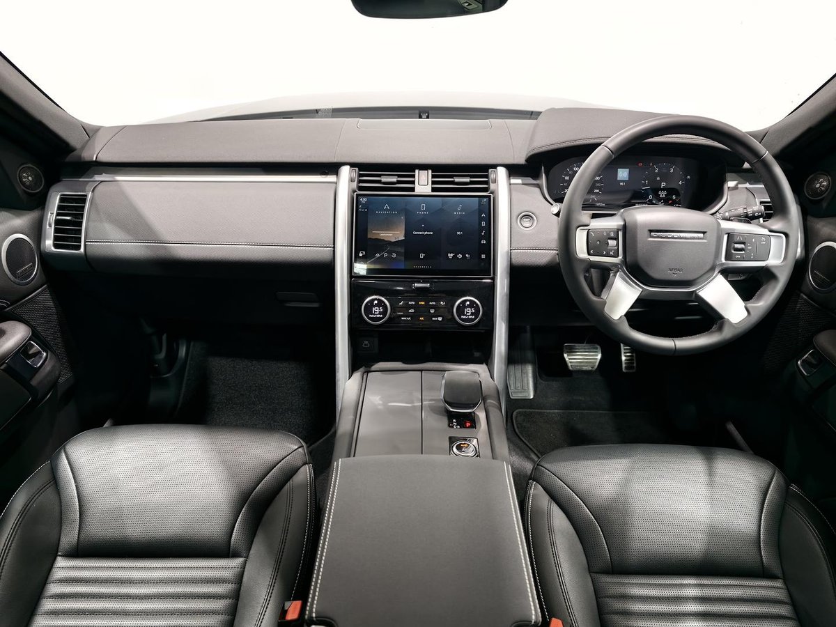 2025 Land Rover Discovery D350 Dynamic SE Series 5 MY25 4X4 image 9