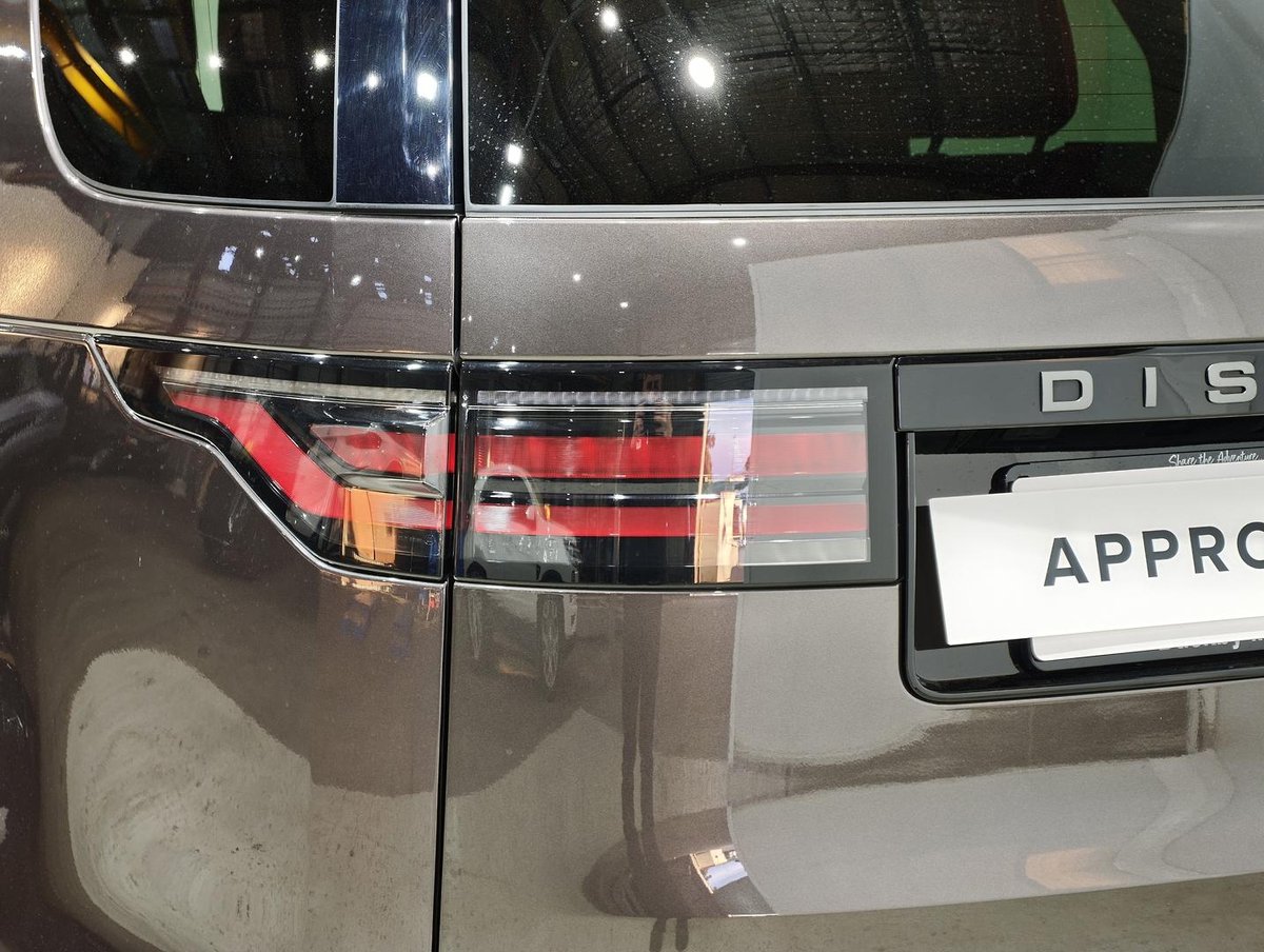 2025 Land Rover Discovery D350 Dynamic SE Series 5 MY25 4X4 image 19