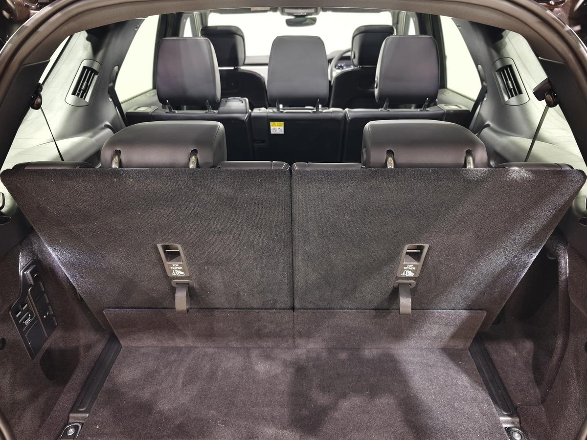 2025 Land Rover Discovery D350 Dynamic SE Series 5 MY25 4X4 image 10