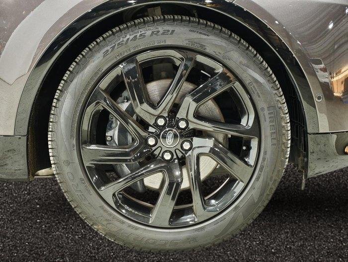 2025 Land Rover Discovery D350 Dynamic SE Series 5 MY25 4X4 image 8