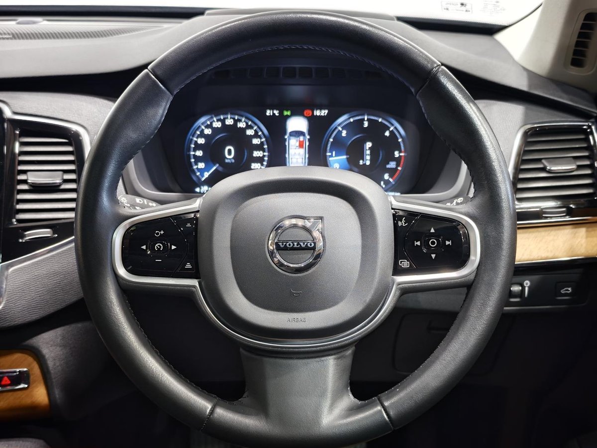 2021 Volvo XC90 D5 Momentum MY21 AWD image 18