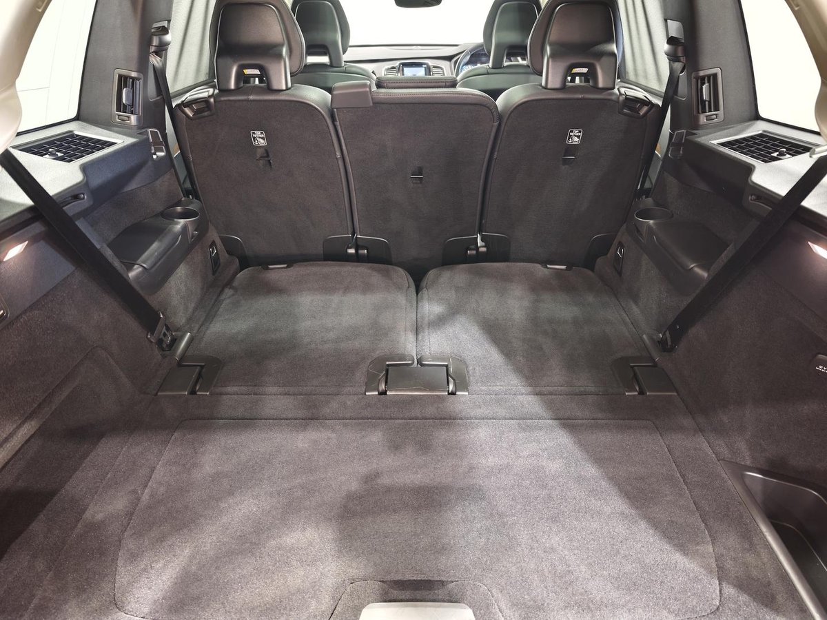 2021 Volvo XC90 D5 Momentum MY21 AWD image 14