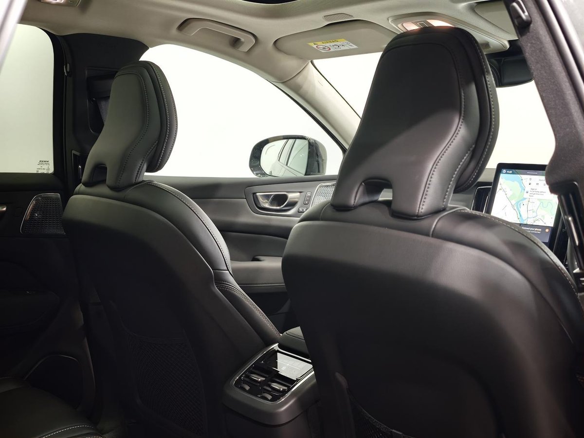 2025 Volvo XC60 Ultra B5 Dark MY26 AWD image 7