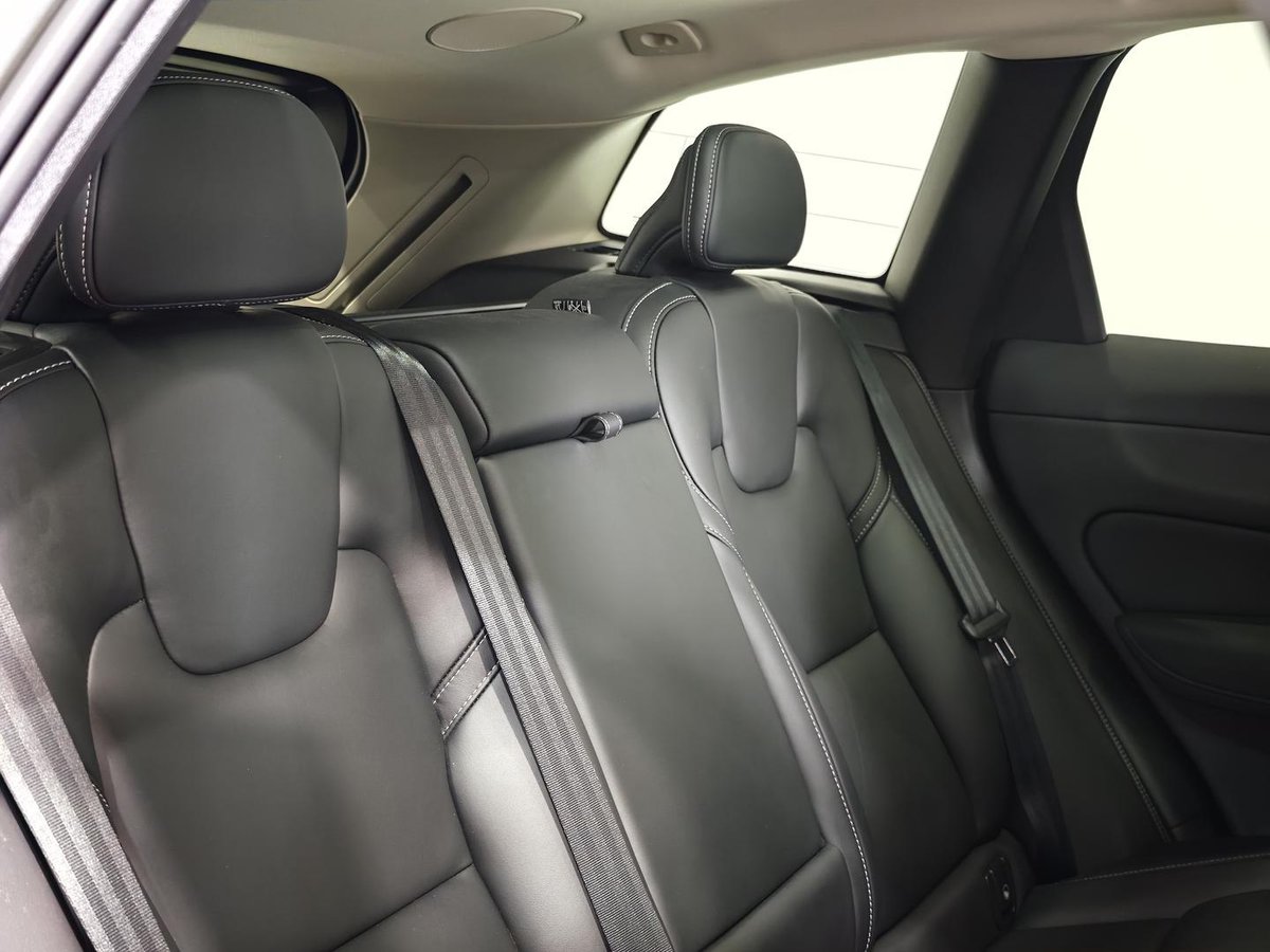 2025 Volvo XC60 Ultra B5 Dark MY26 AWD image 8