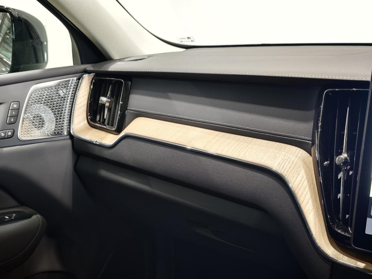 2025 Volvo XC60 Ultra B5 Dark MY26 AWD image 26