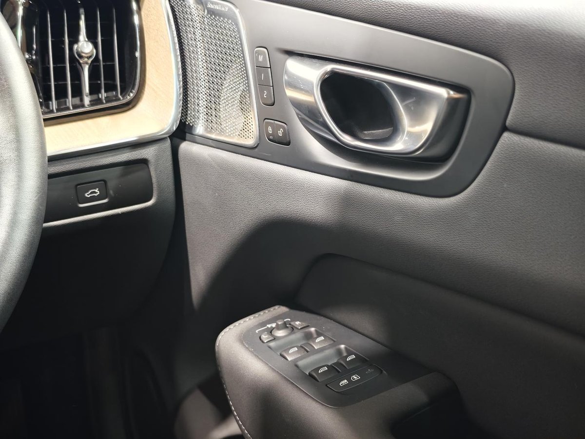 2025 Volvo XC60 Ultra B5 Dark MY26 AWD image 27