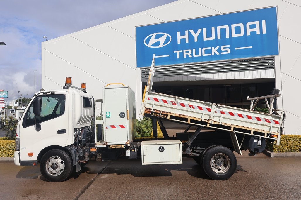 2016 Hino Dutro 917 image 10