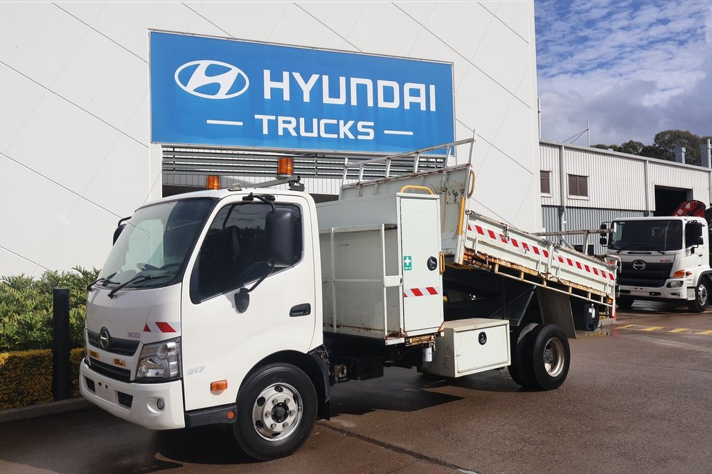 2016 Hino Dutro 917