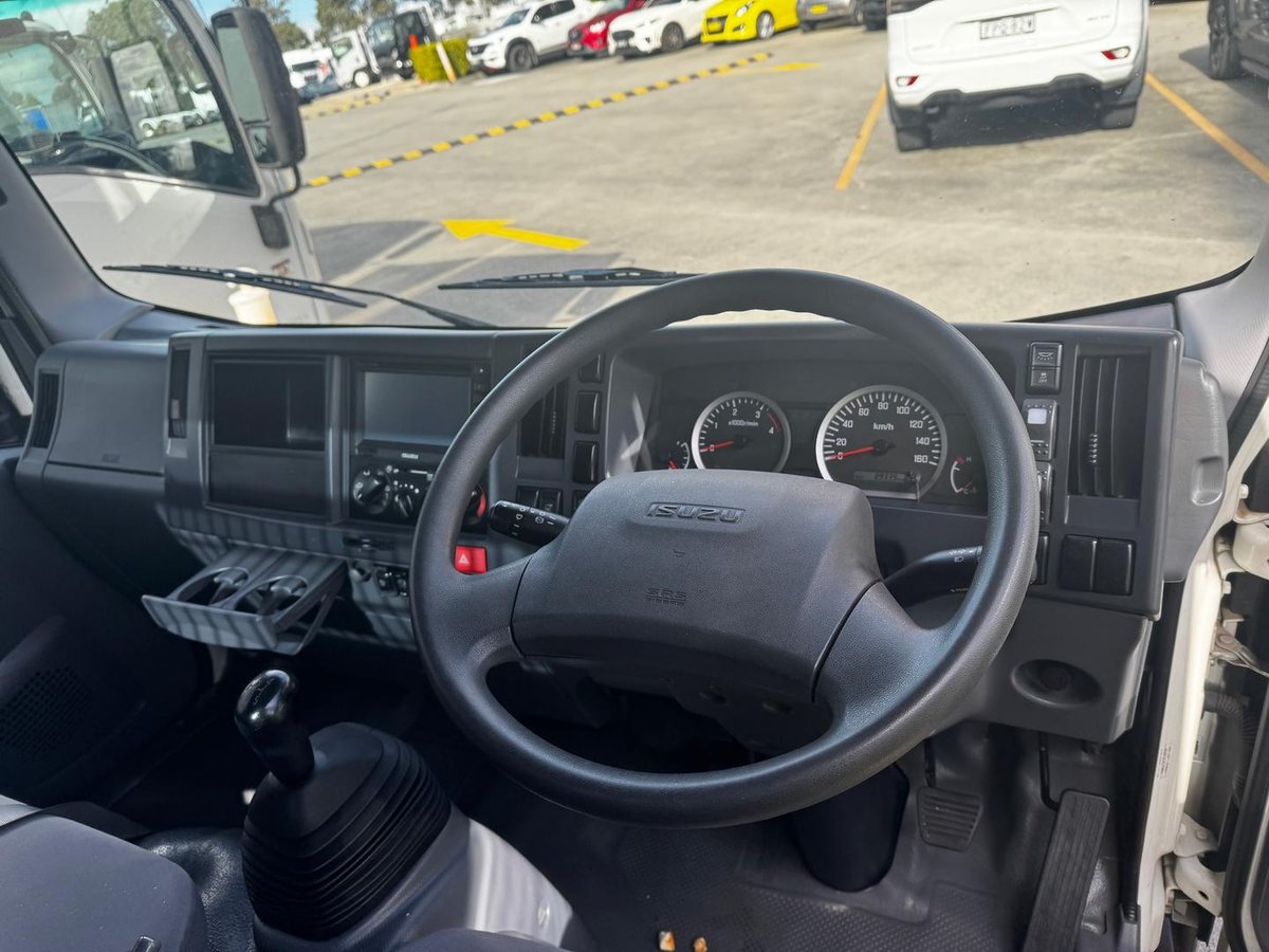 2017 Isuzu N Series NLR 45-150 Traypack image 9