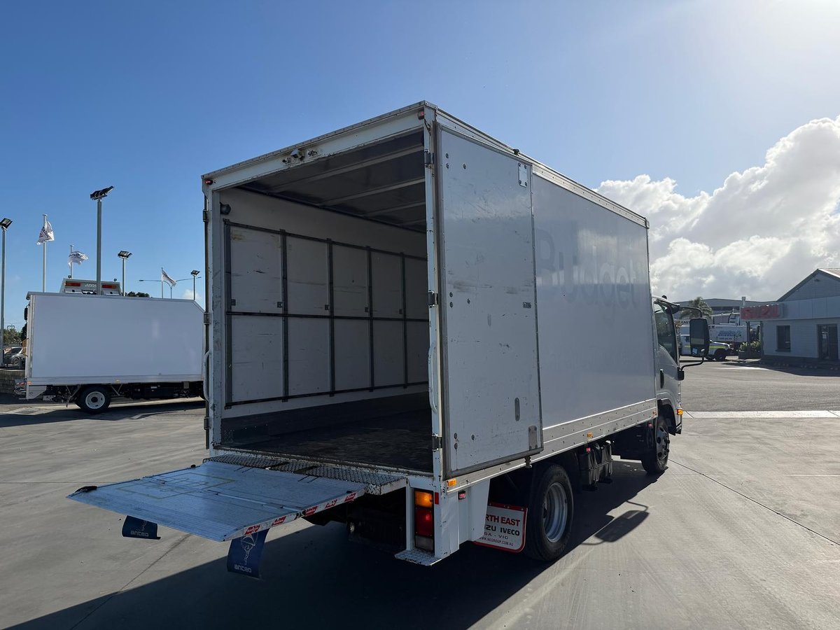 2018 Isuzu N Series NPR 45/55-155 image 11
