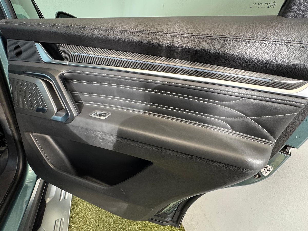 2024 LDV D90 Executive SV9A image 18