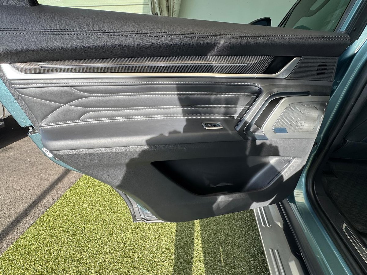 2024 LDV D90 Executive SV9A image 28