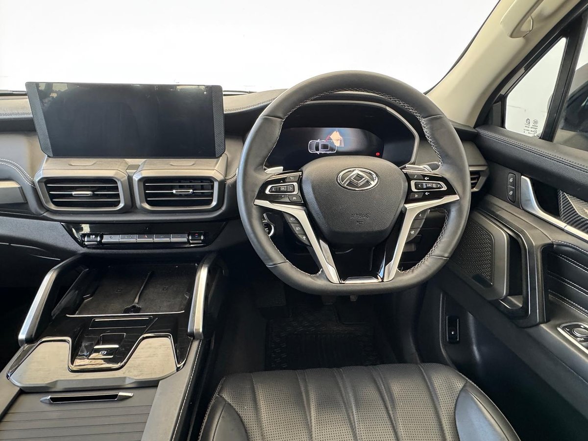 2024 LDV D90 Executive SV9A image 9