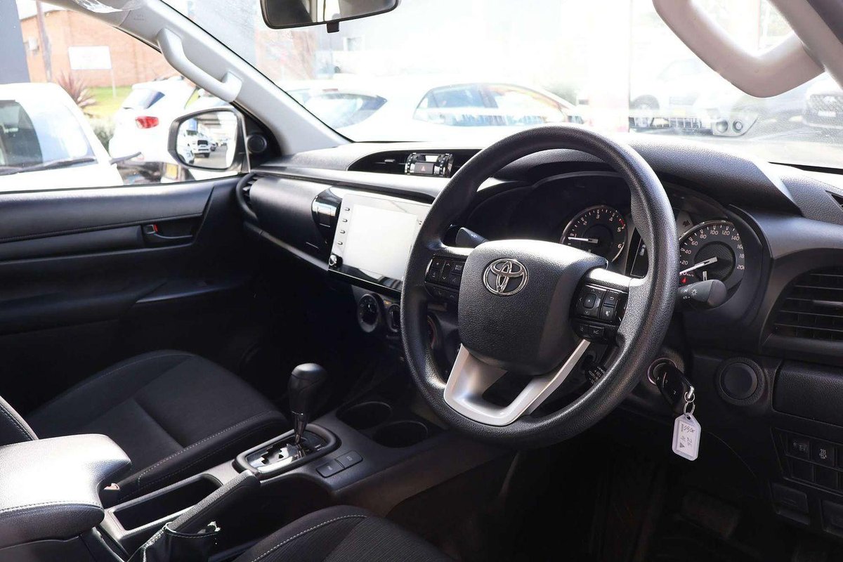 2025 Toyota Hilux SR GUN126R 4X4 Dual Range image 10