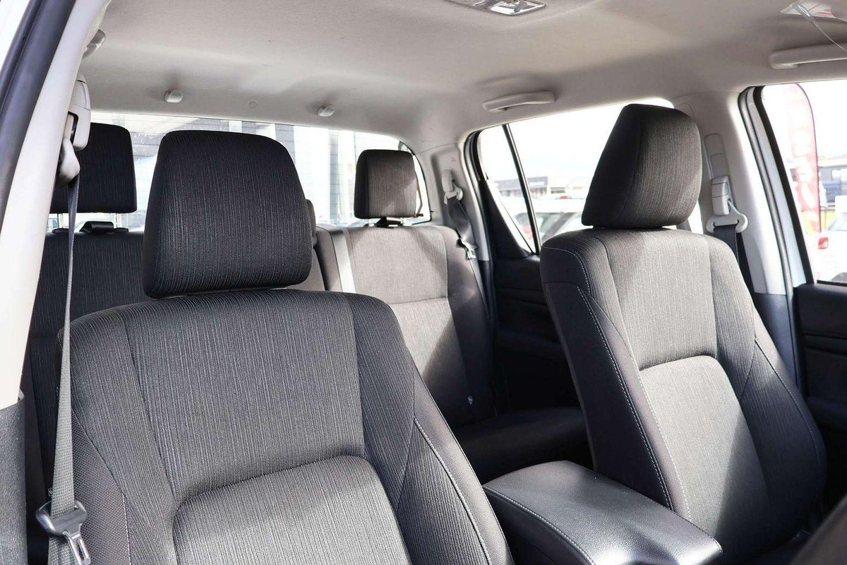 2025 Toyota Hilux SR GUN126R 4X4 Dual Range image 11