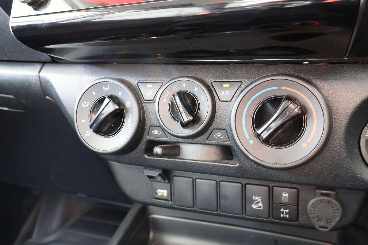 2025 Toyota Hilux SR GUN126R 4X4 Dual Range image 15