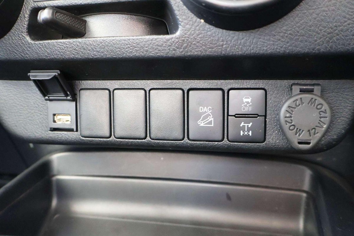 2025 Toyota Hilux SR GUN126R 4X4 Dual Range image 16