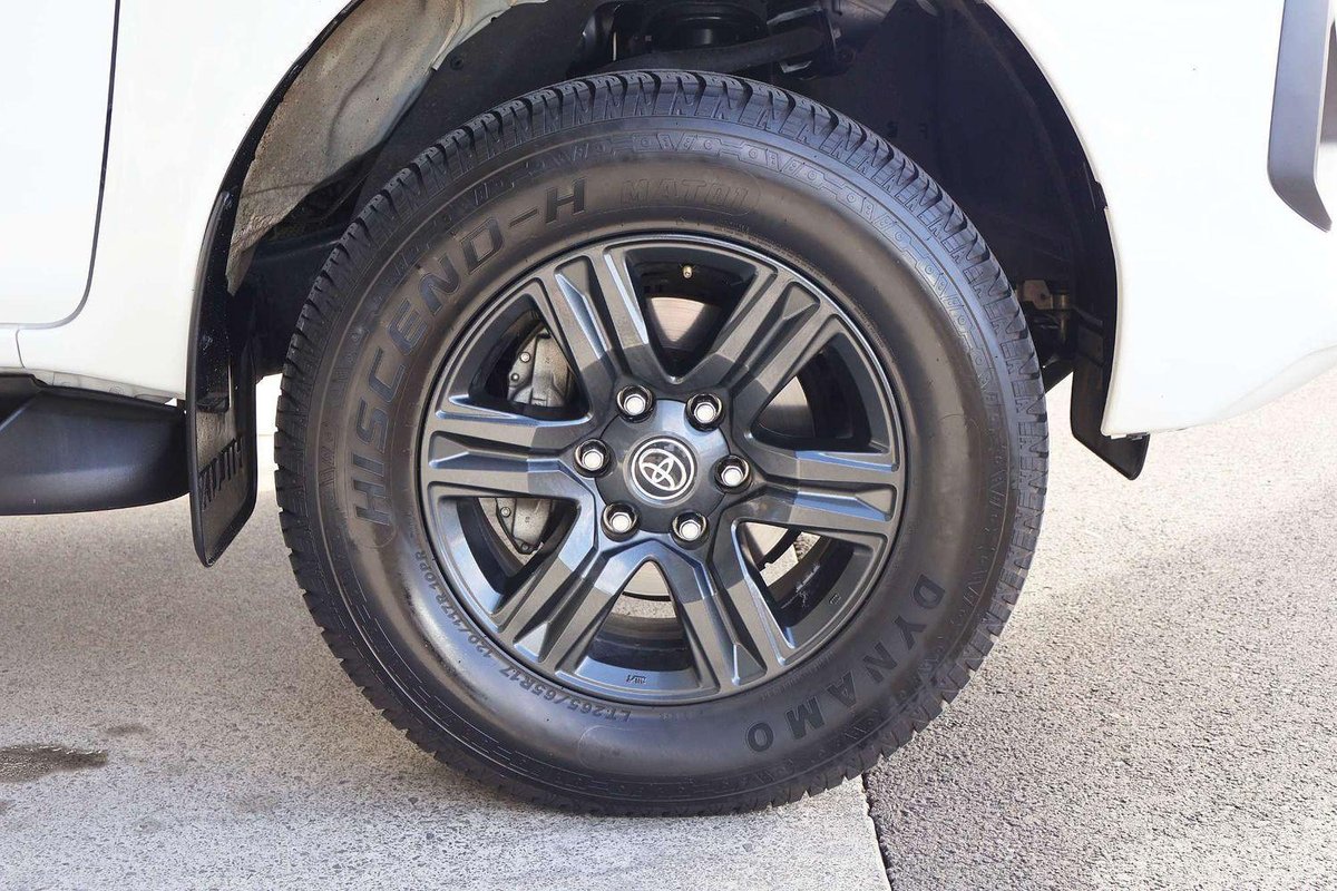 2025 Toyota Hilux SR GUN126R 4X4 Dual Range image 9
