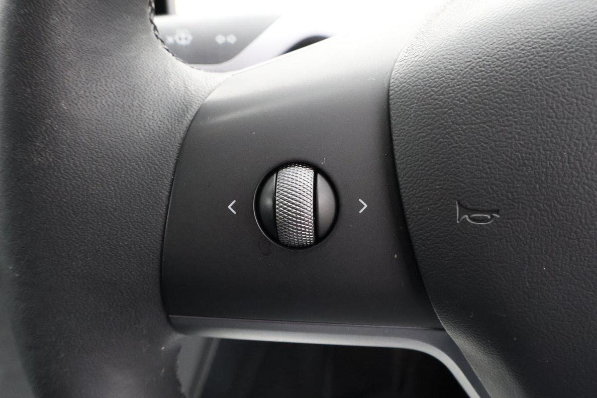 2022 Tesla Model 3 Long Range AWD image 11