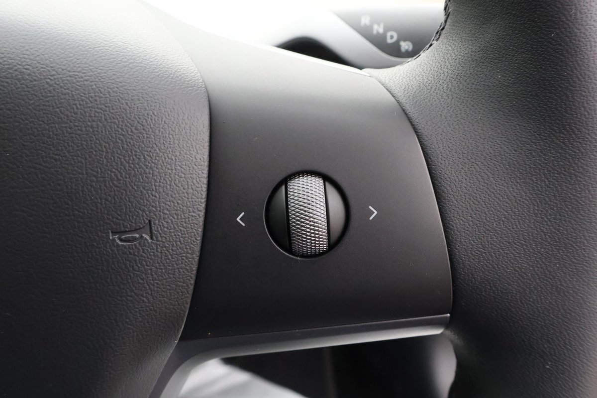 2022 Tesla Model 3 Long Range AWD image 12