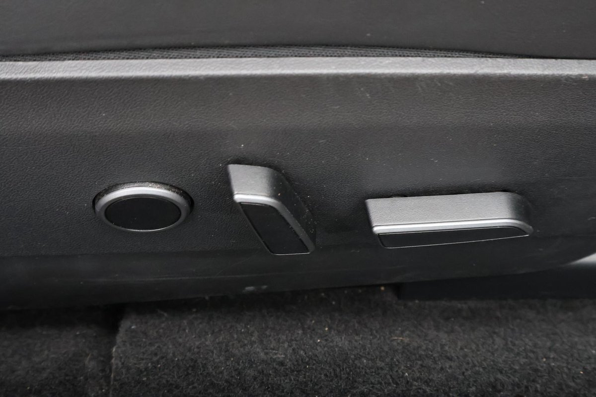 2022 Tesla Model 3 Long Range AWD image 21