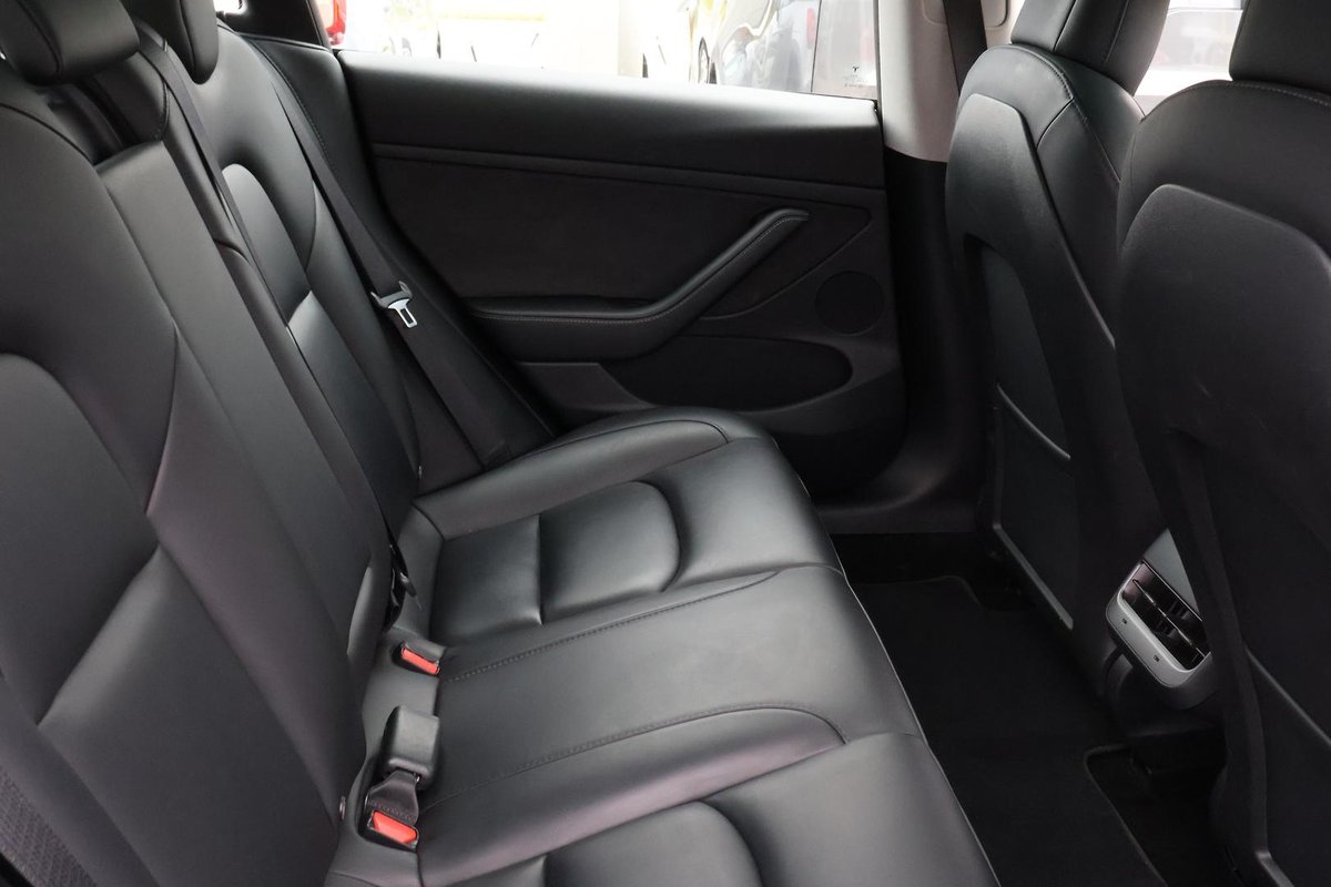 2022 Tesla Model 3 Long Range AWD image 23