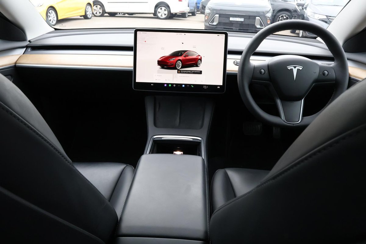 2022 Tesla Model 3 Long Range AWD image 9