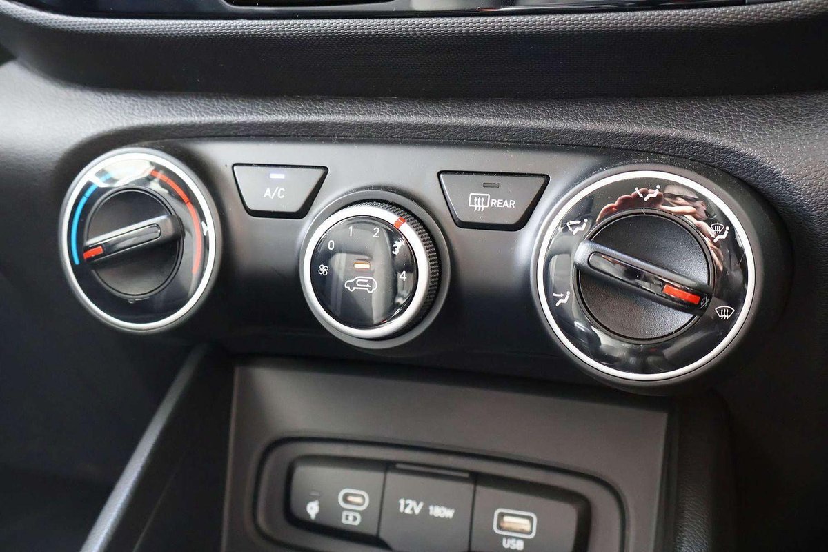 2025 Hyundai Venue QX.V5 MY25 image 14