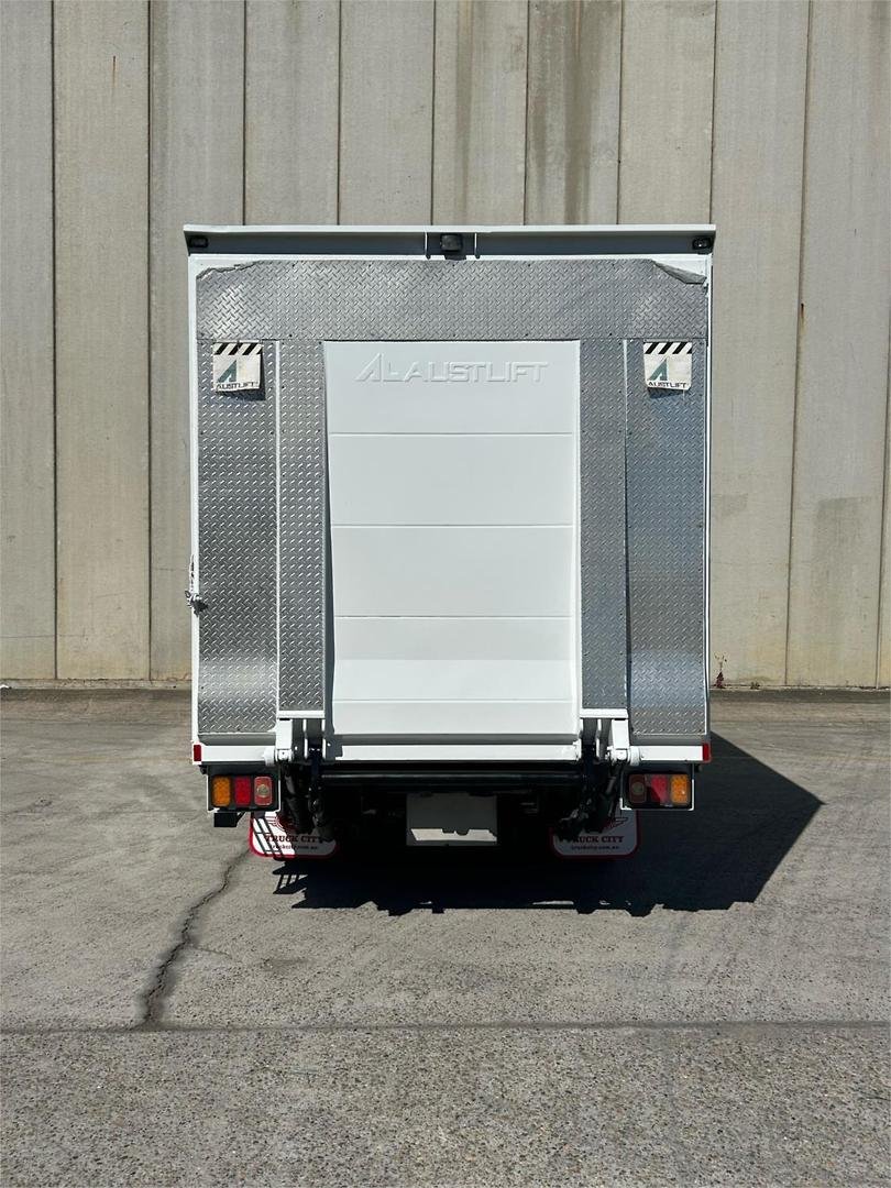 2013 Fuso Canter 615 image 8
