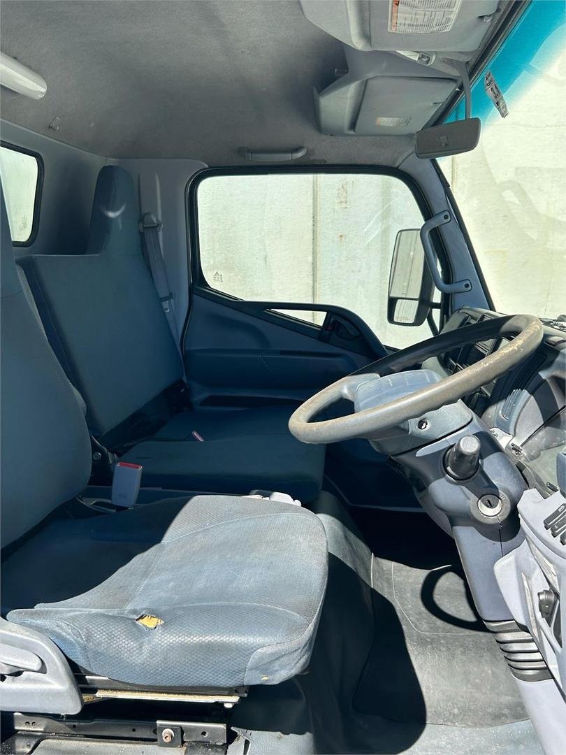 2013 Fuso Canter 615 image 14