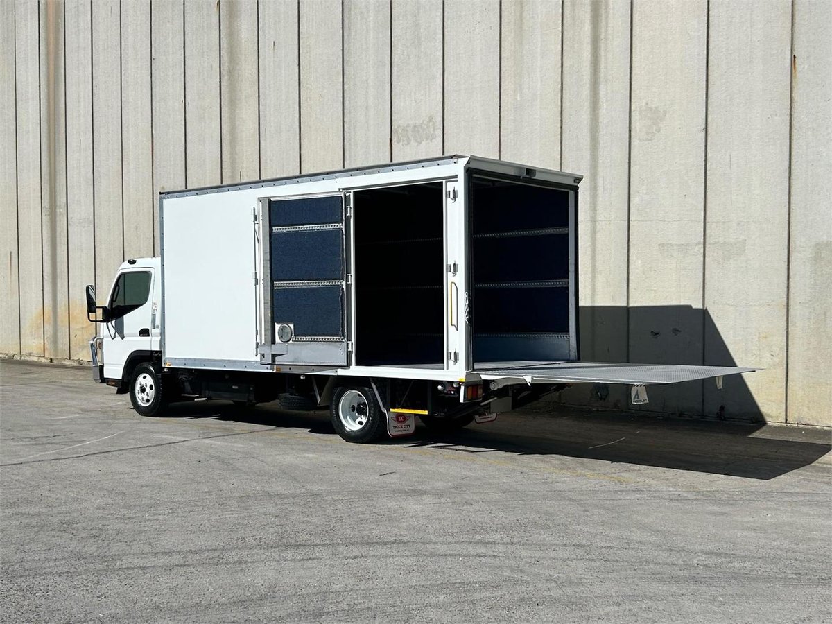 2013 Fuso Canter 615 image 4