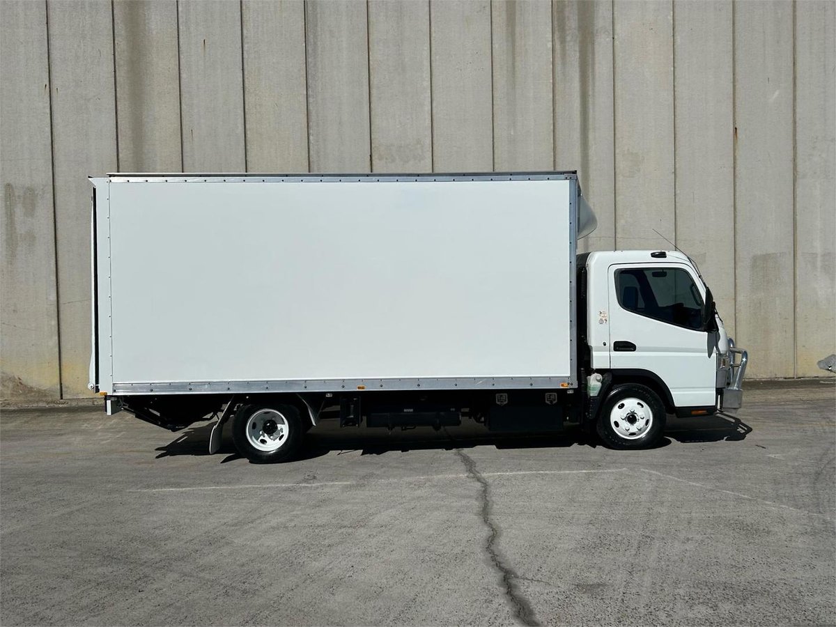 2013 Fuso Canter 615 image 10