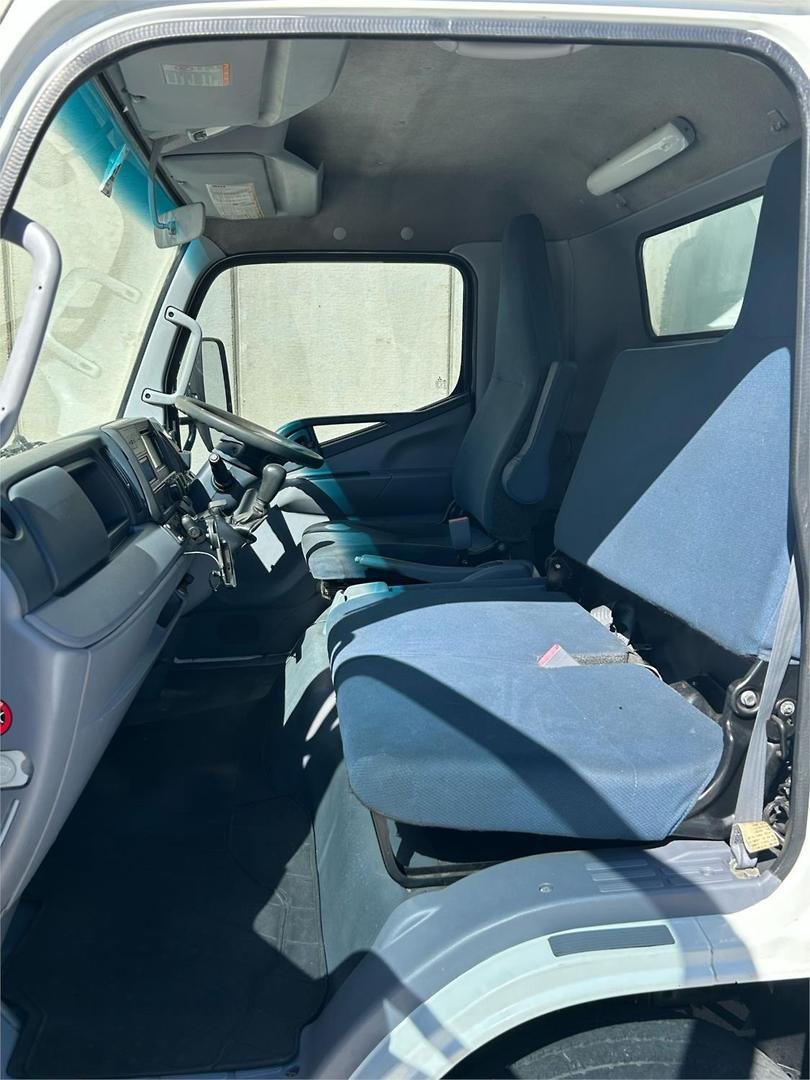 2013 Fuso Canter 615 image 13