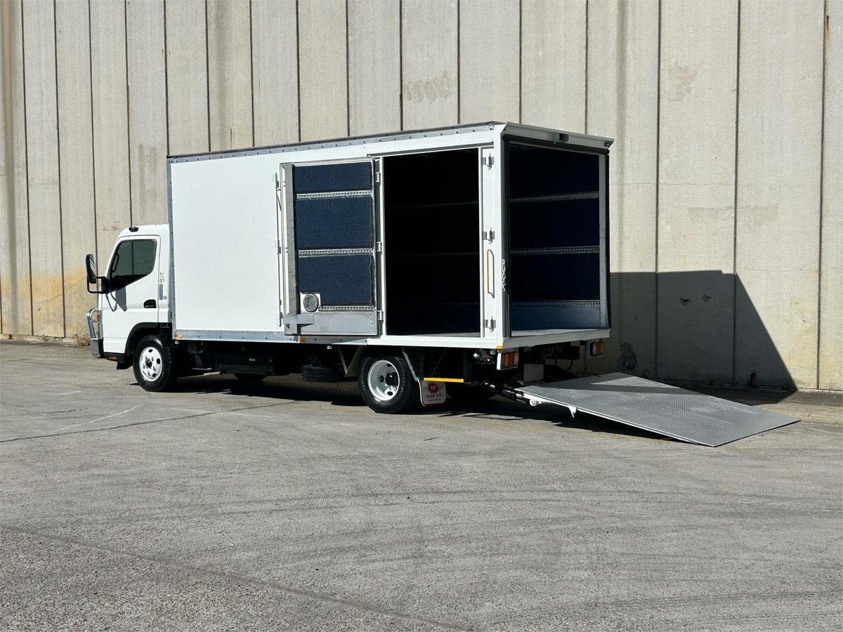 2013 Fuso Canter 615 image 6