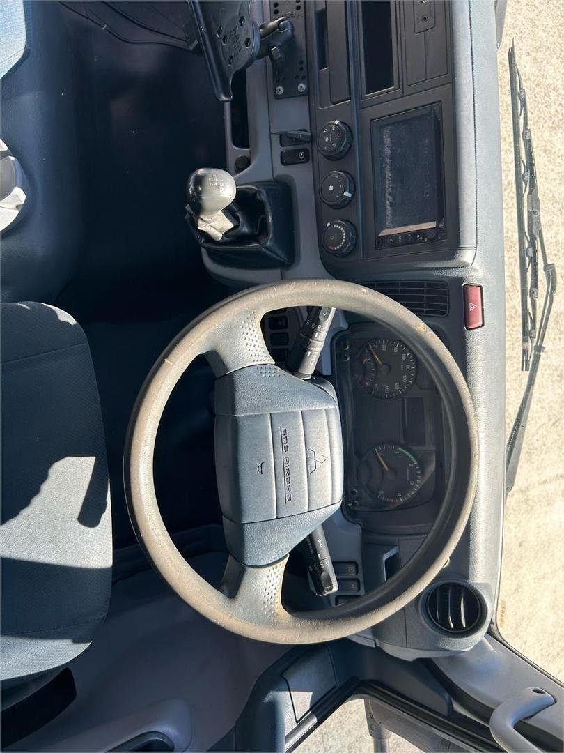 2013 Fuso Canter 615 image 15