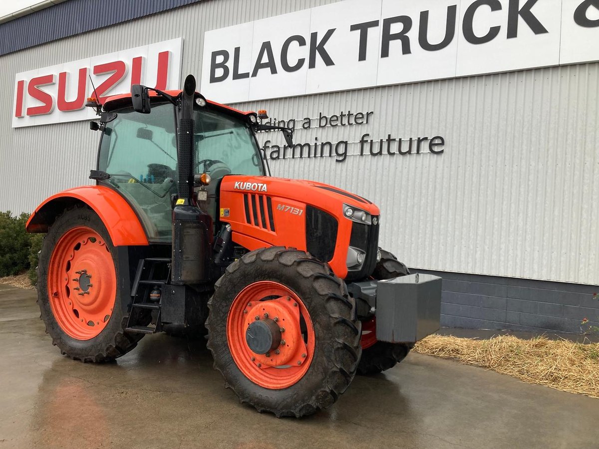 Kubota M7-131 Deluxe image 3