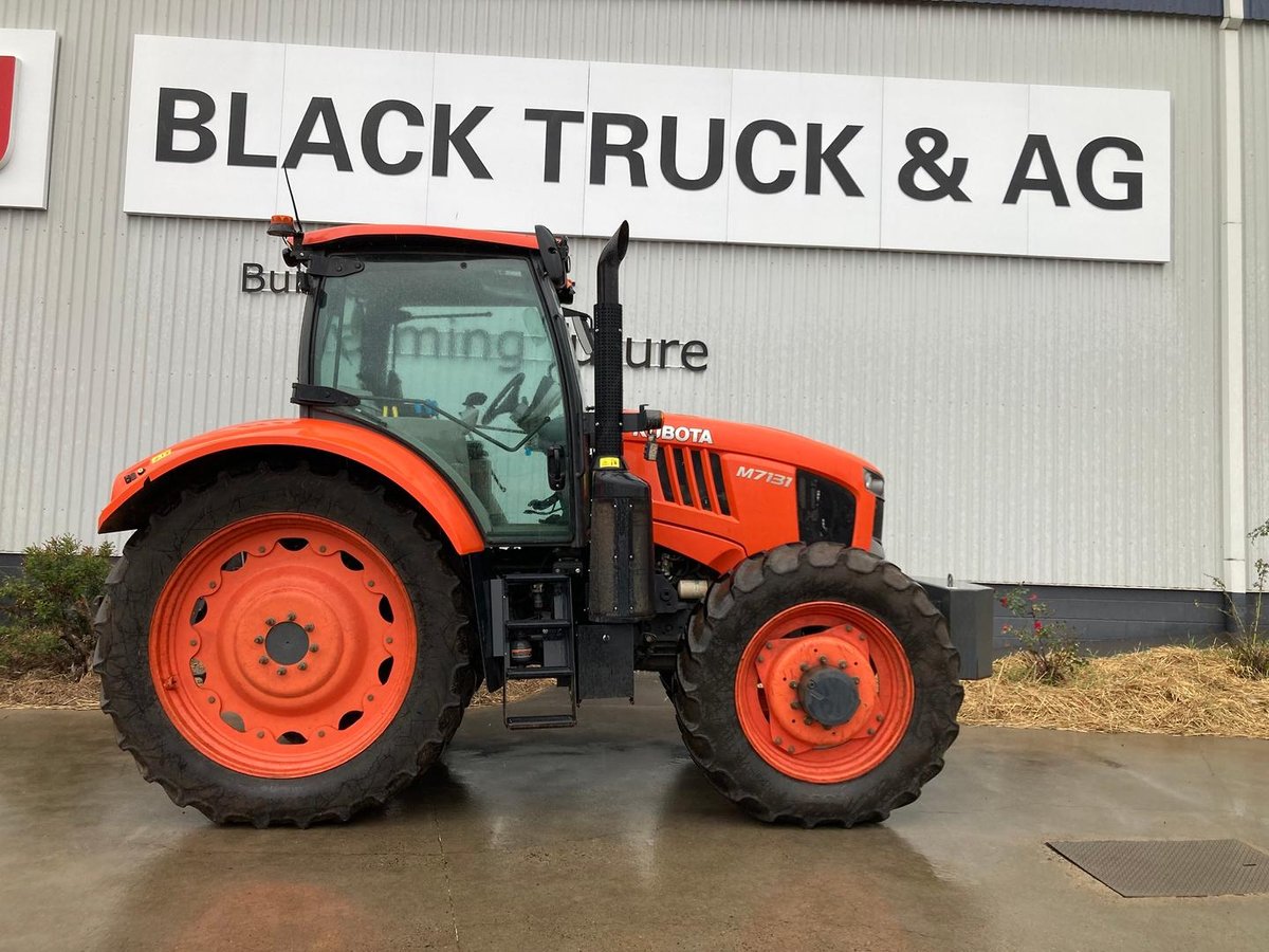 Kubota M7-131 Deluxe image 2