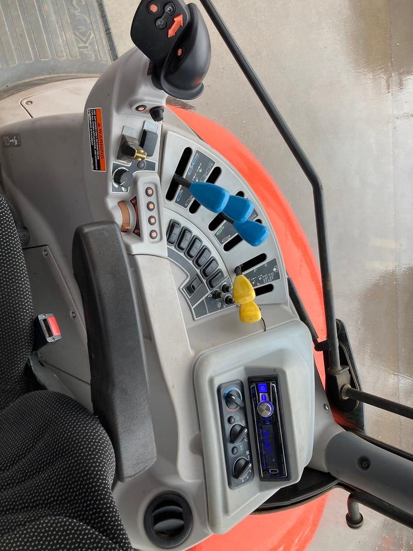 Kubota M7-131 Deluxe image 10