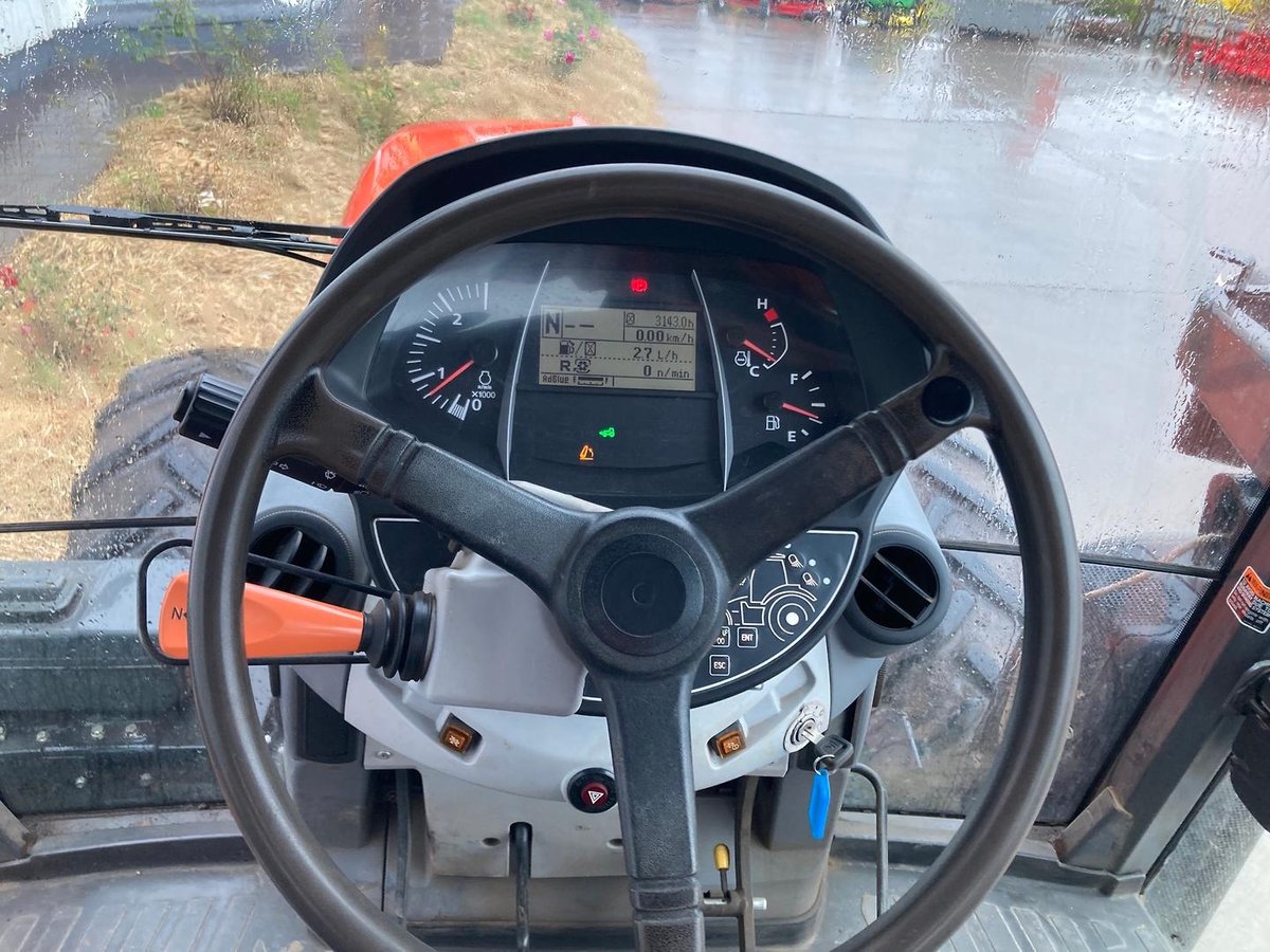 Kubota M7-131 Deluxe image 12
