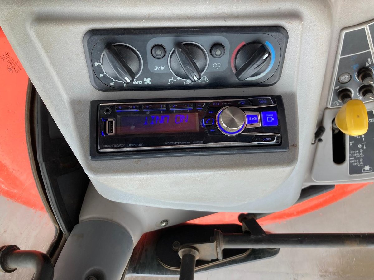 Kubota M7-131 Deluxe image 13