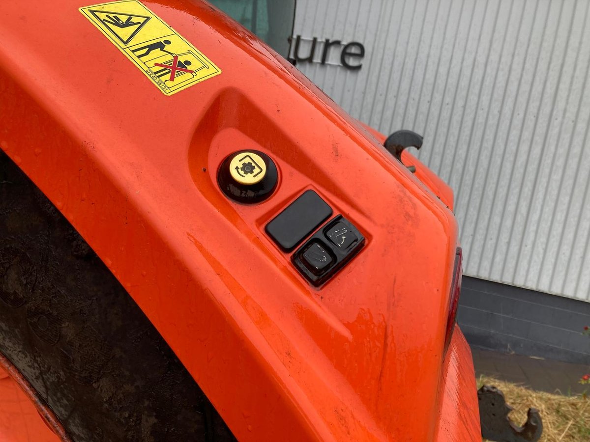 Kubota M7-131 Deluxe image 17